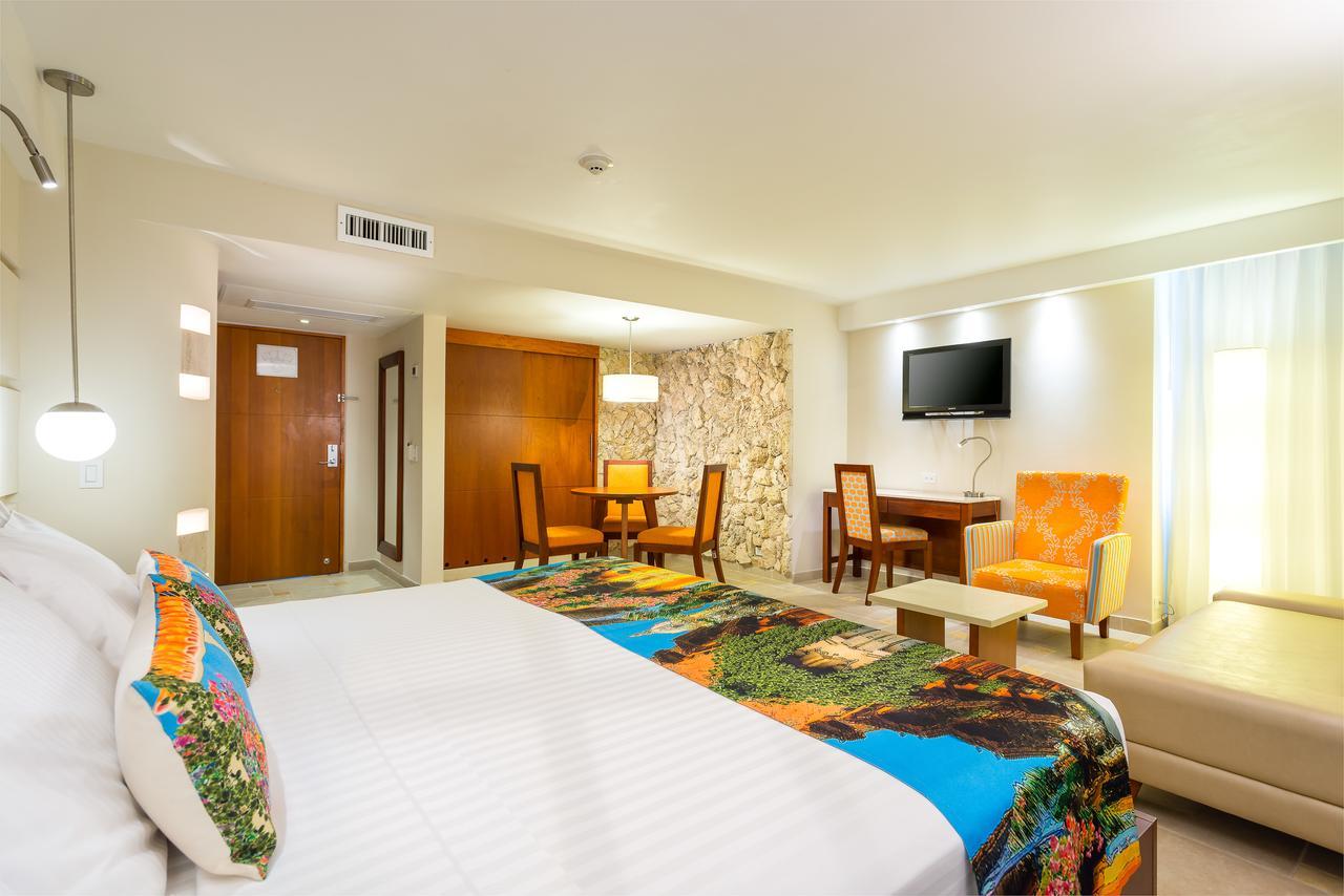 Superior King Room City View