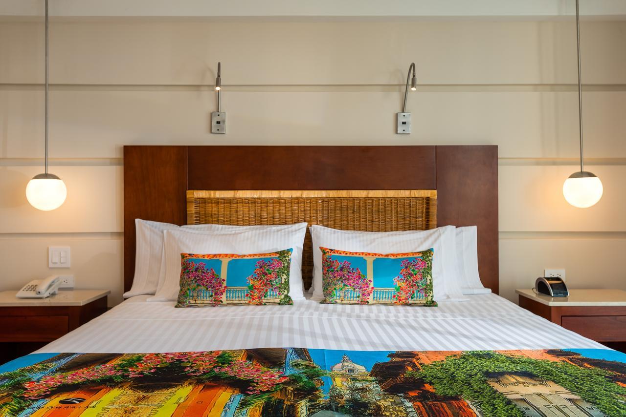 Superior King Room City View