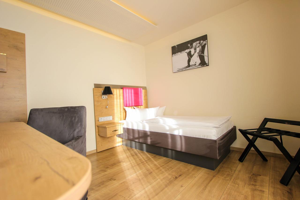 Single Room,545096844:JPEG