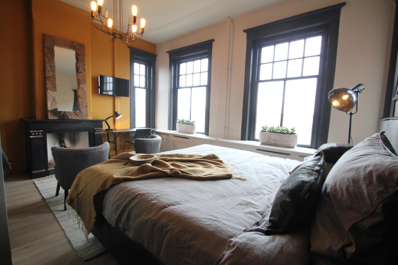 Deluxe Double Room Shower