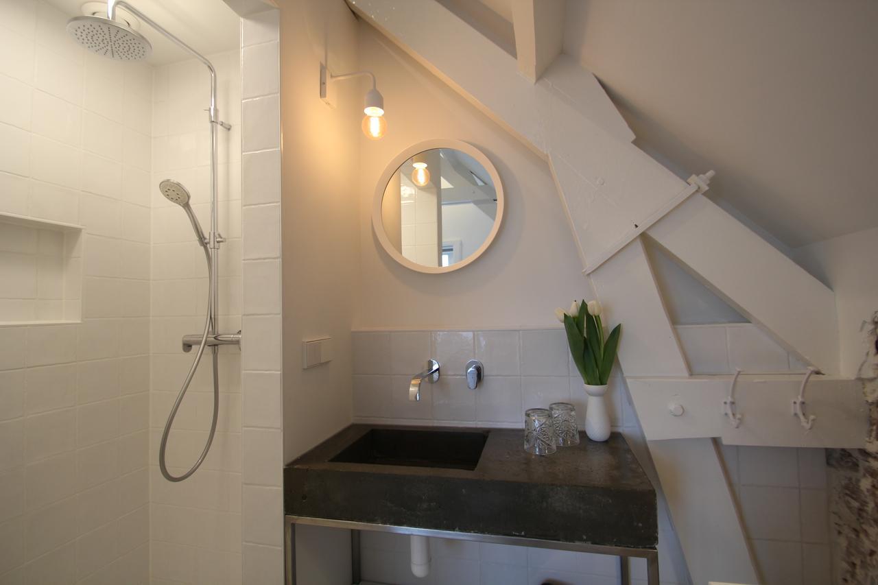 Deluxe Double Room Shower