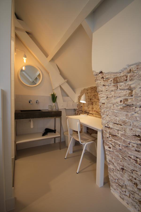 Deluxe Double Room Shower