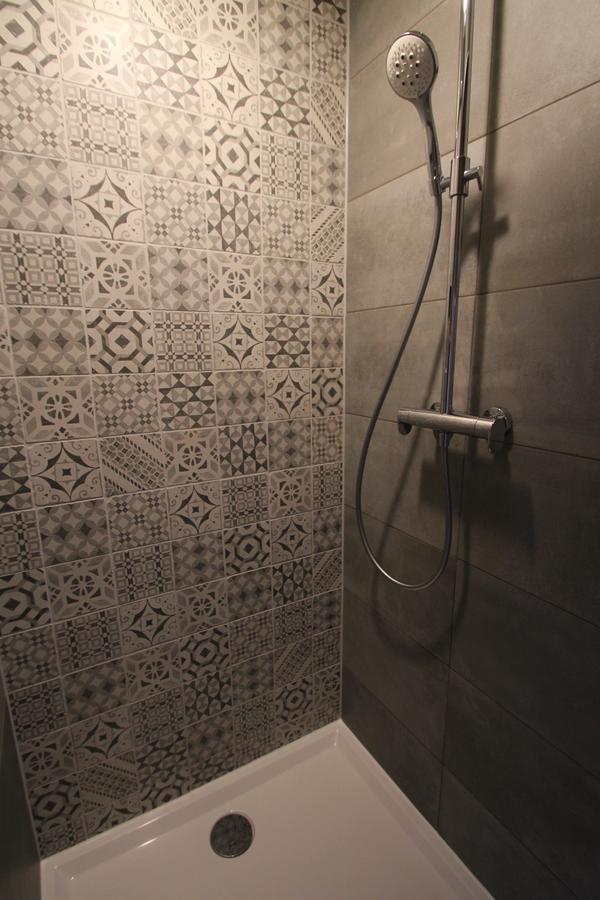 Deluxe Double Room Shower