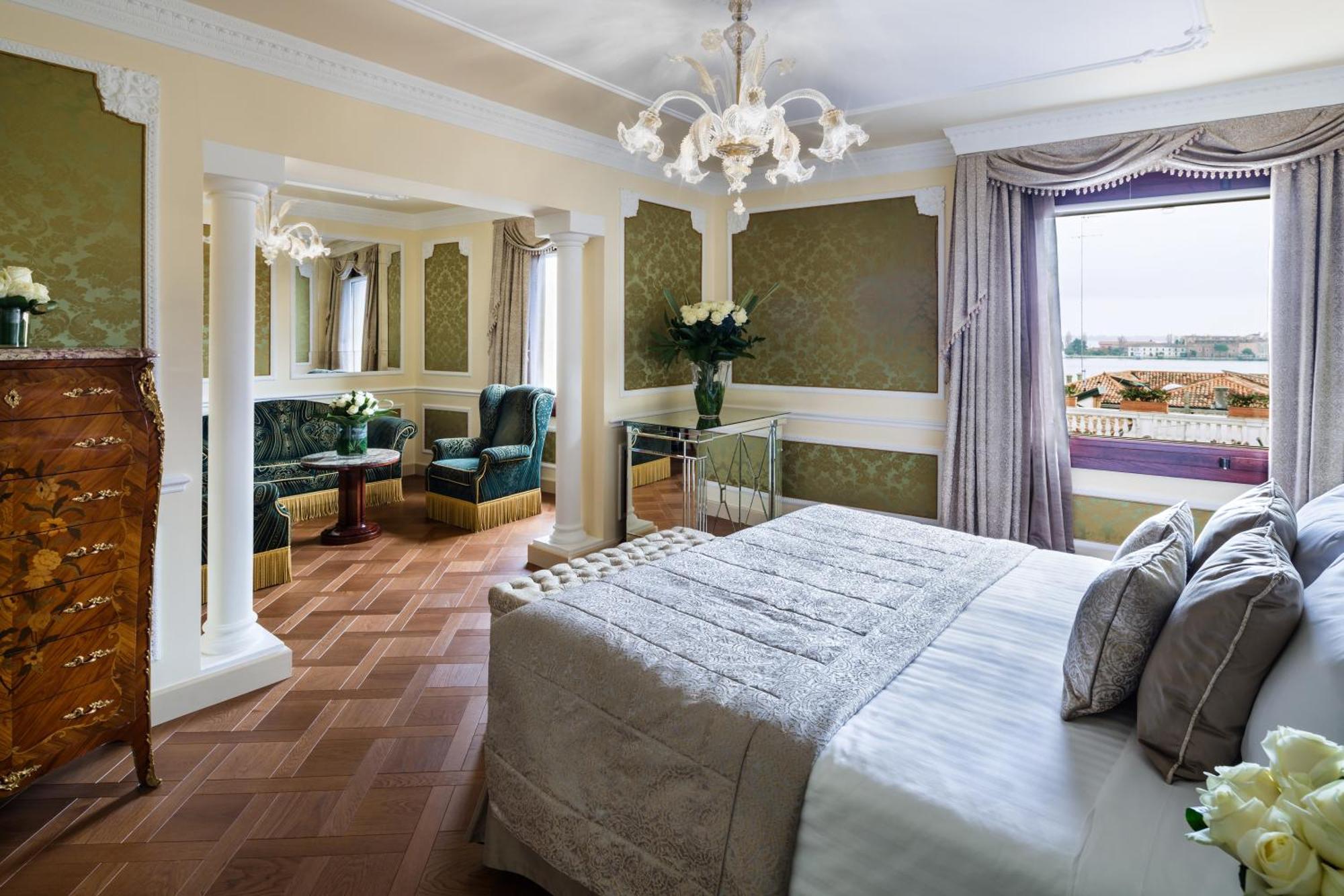 Suite with Lagoon View,546694863:JPEG