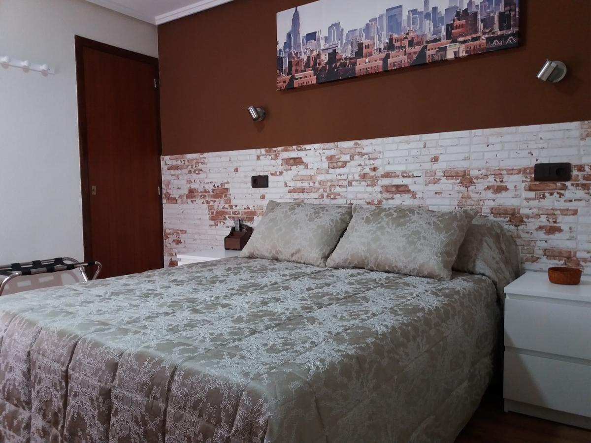 Large Double or Twin Room,549283440:JPEG