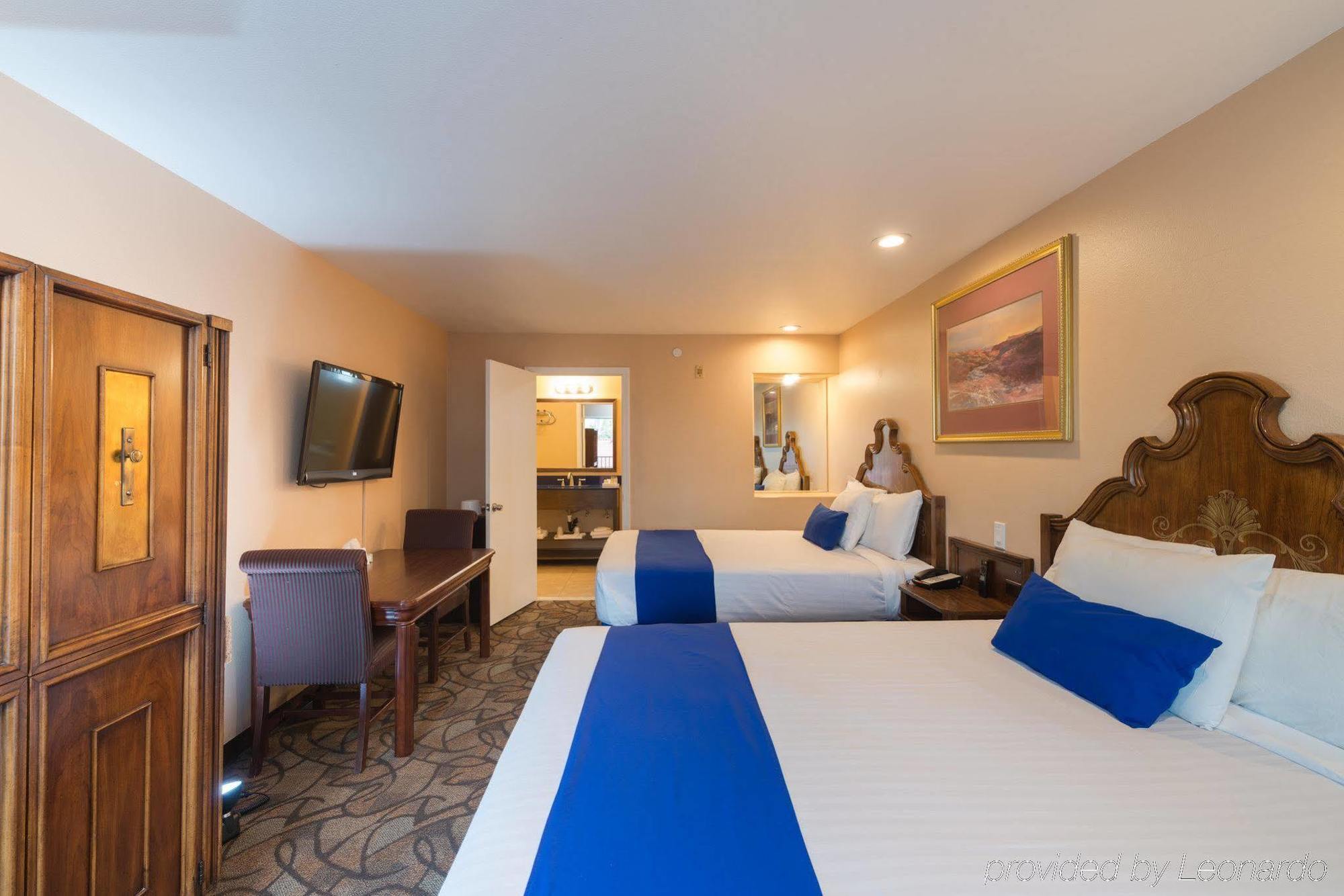 Deluxe Queen Room Two Queen Beds,548744751:JPEG