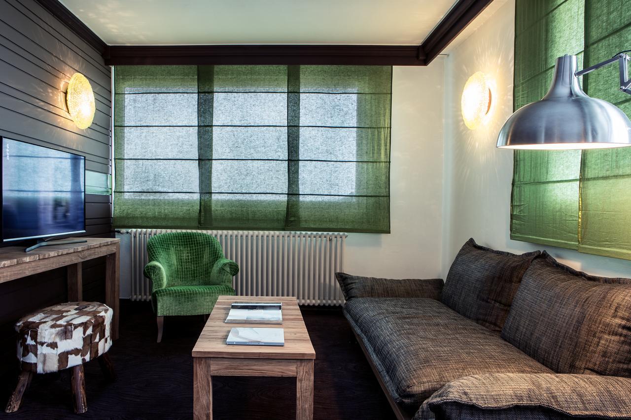Quadruple Suite,1444877605:JPEG