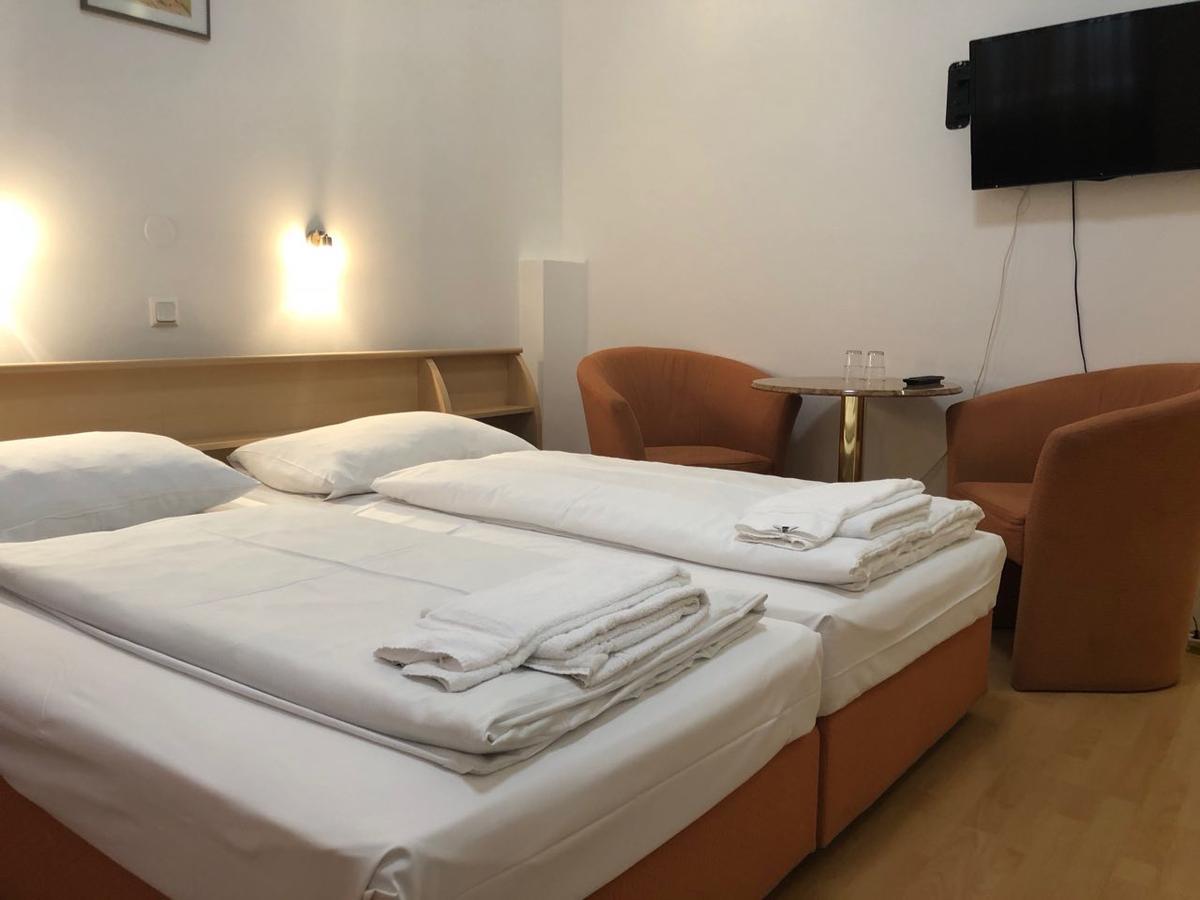 Double Room,549374835:JPEG