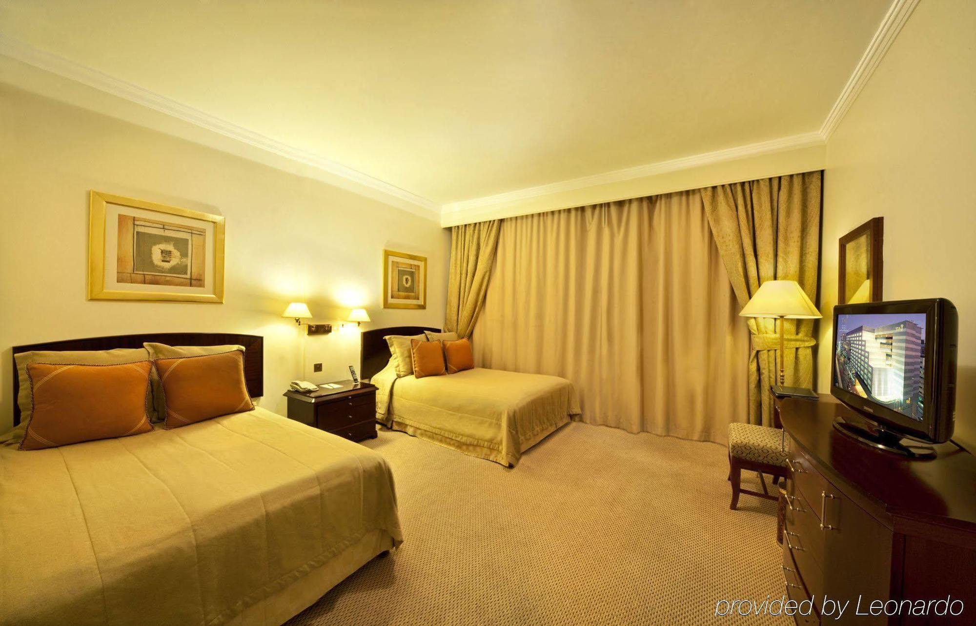 Jood Club King Bed Lounge Access