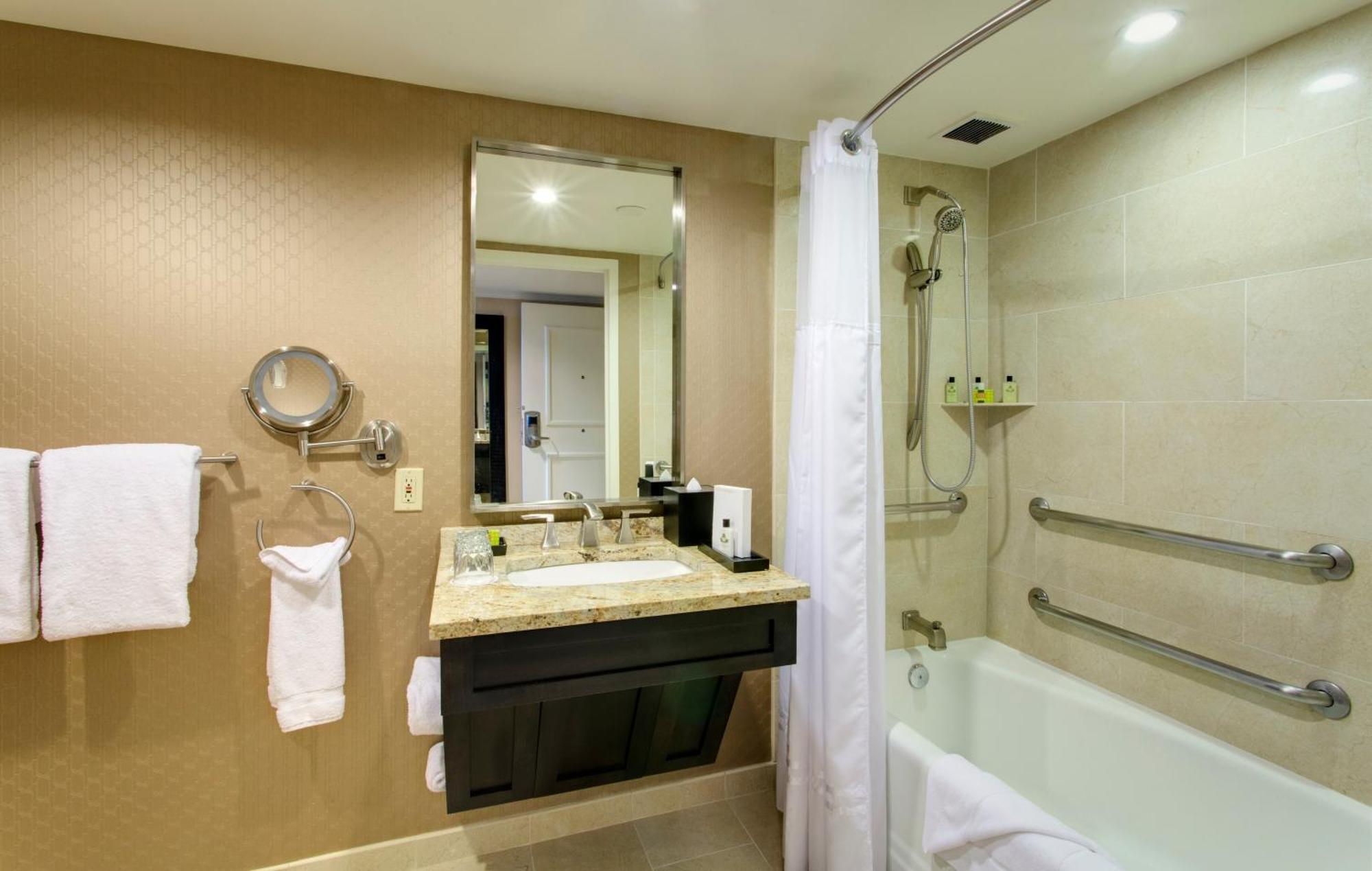 Classic Queen Room Two Queen Beds Accessible Tub Mobility Access,1275727627:JPEG