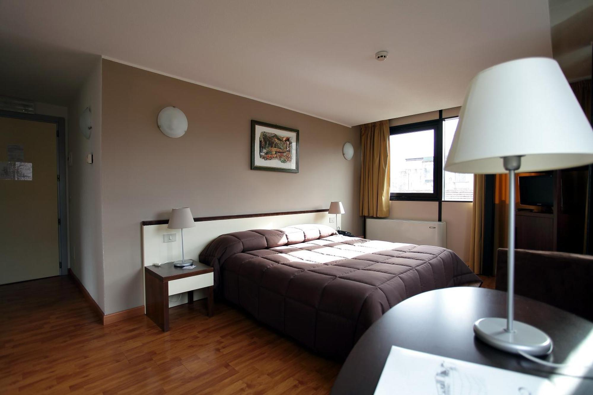 Standard Quadruple Room,784421817:JPEG