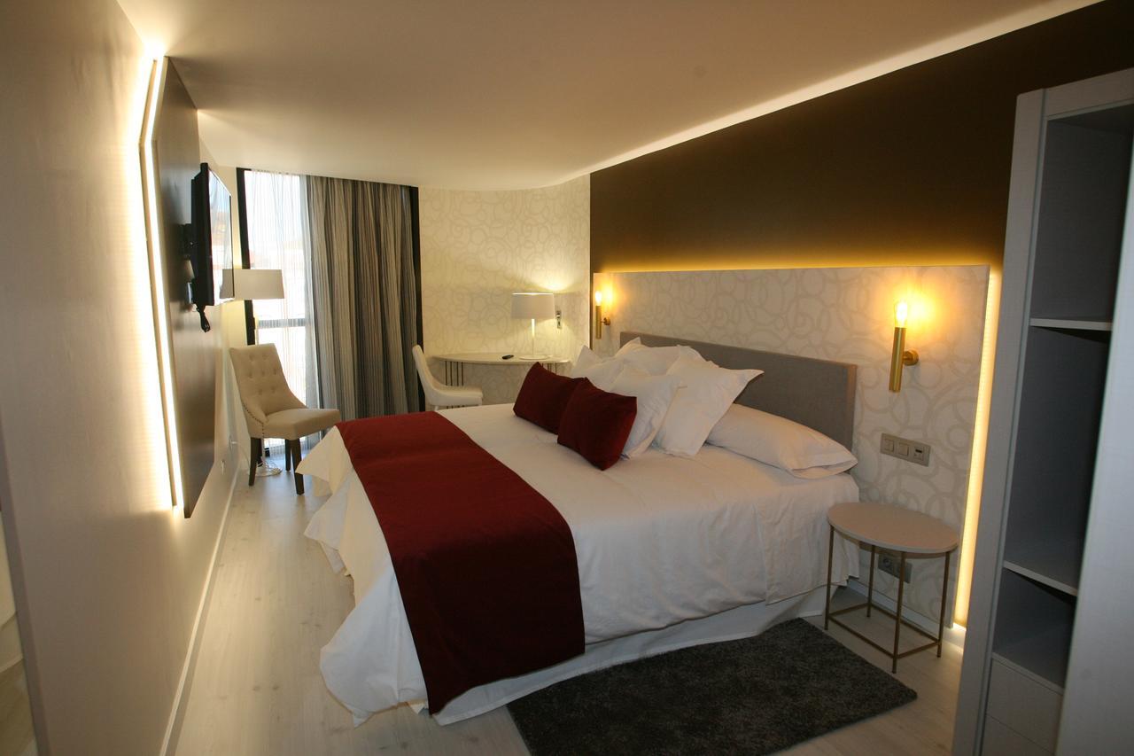 Deluxe Double or Twin Room,557583939:JPEG