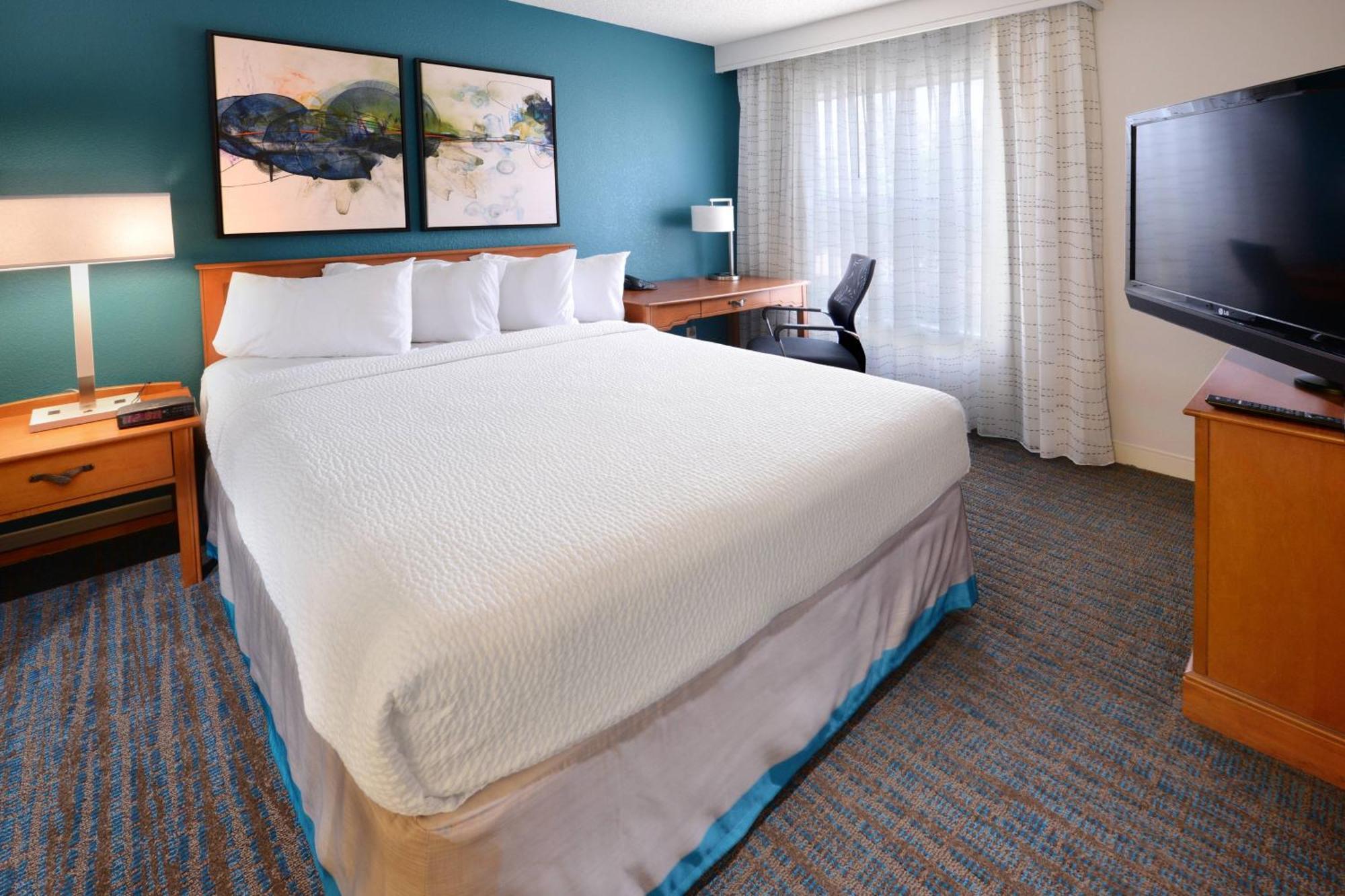 Two-Bedroom Suite,558044646:JPEG