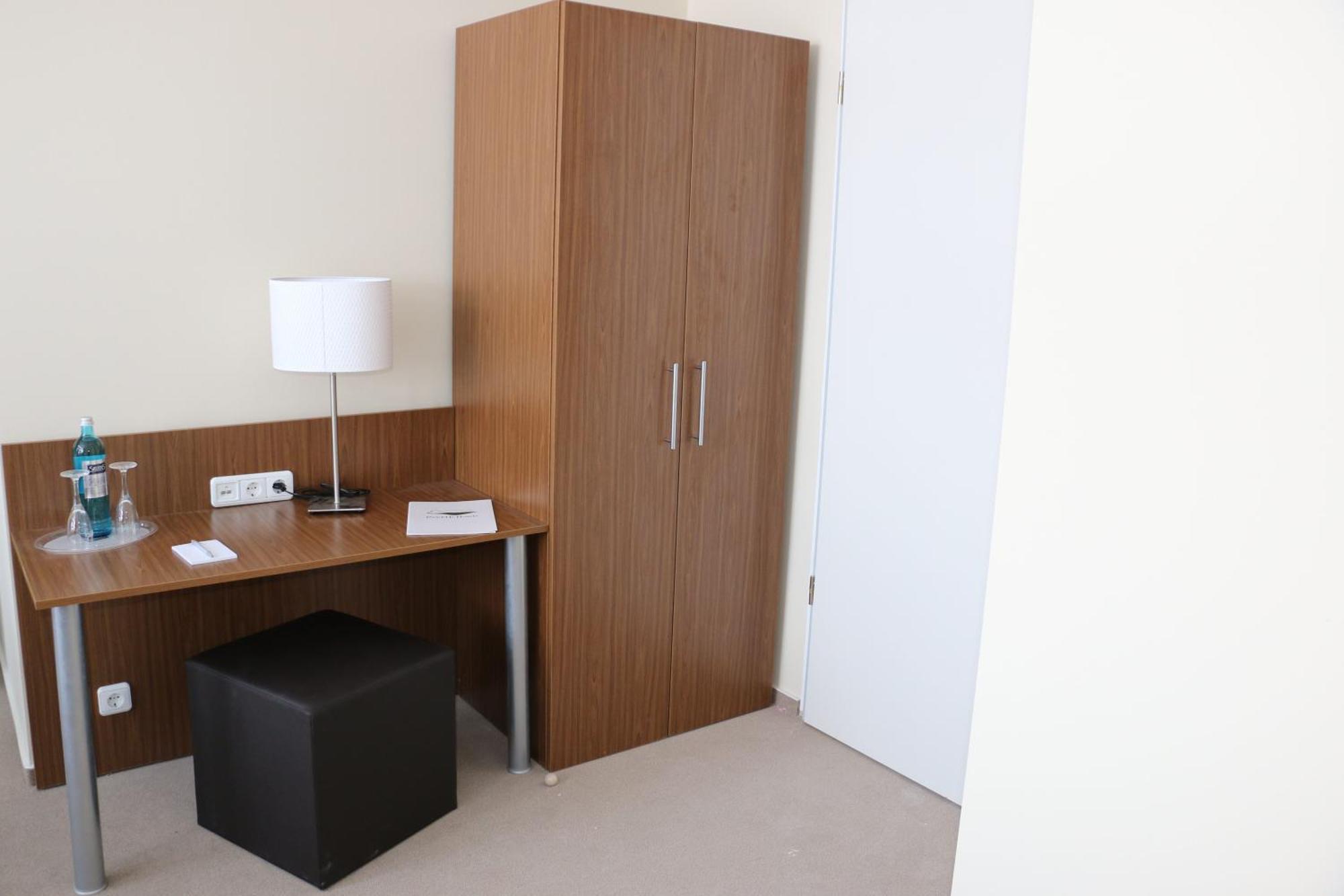 Standard Single Room,690825126:JPEG
