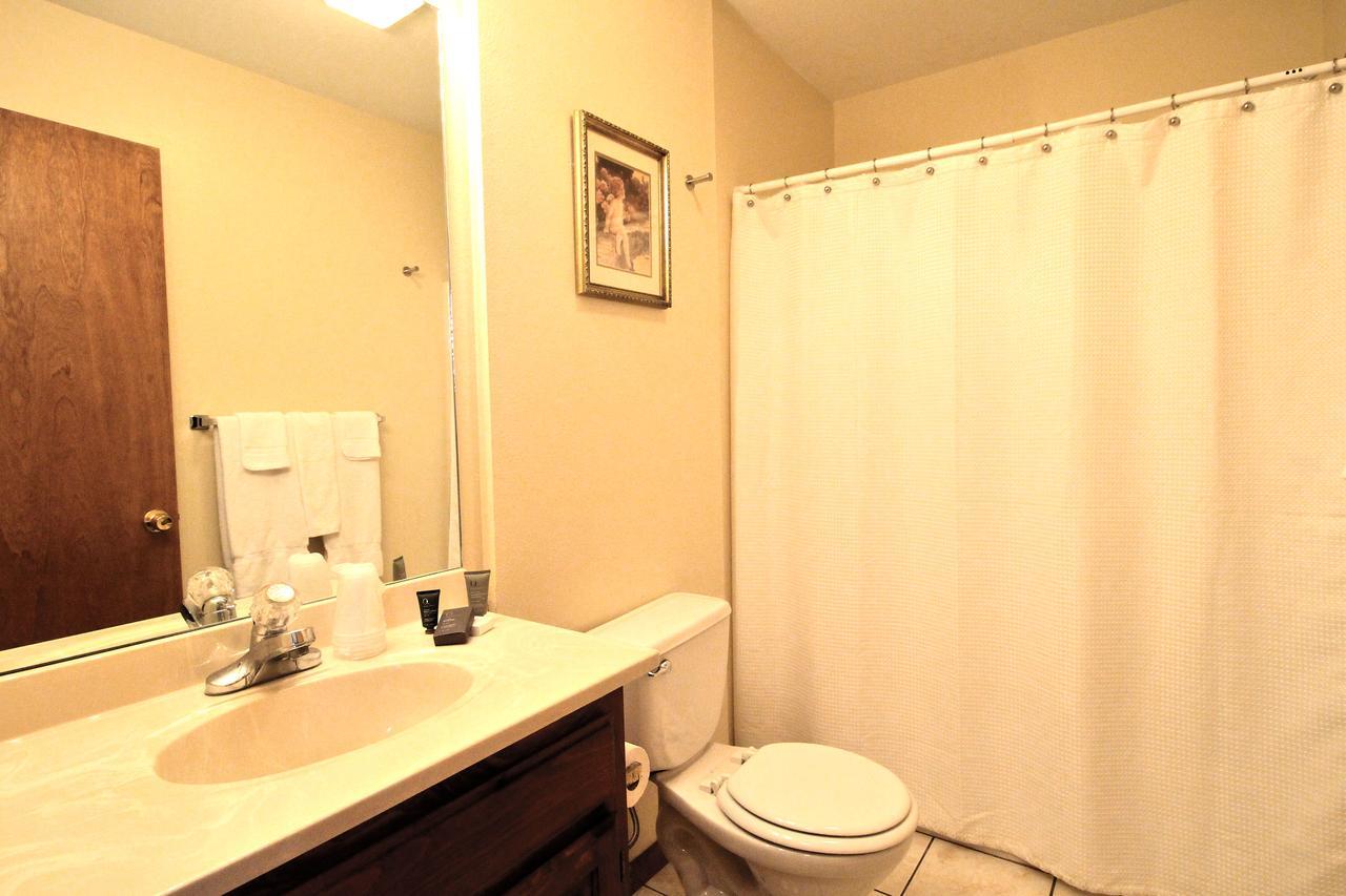 King Suite Kitchen