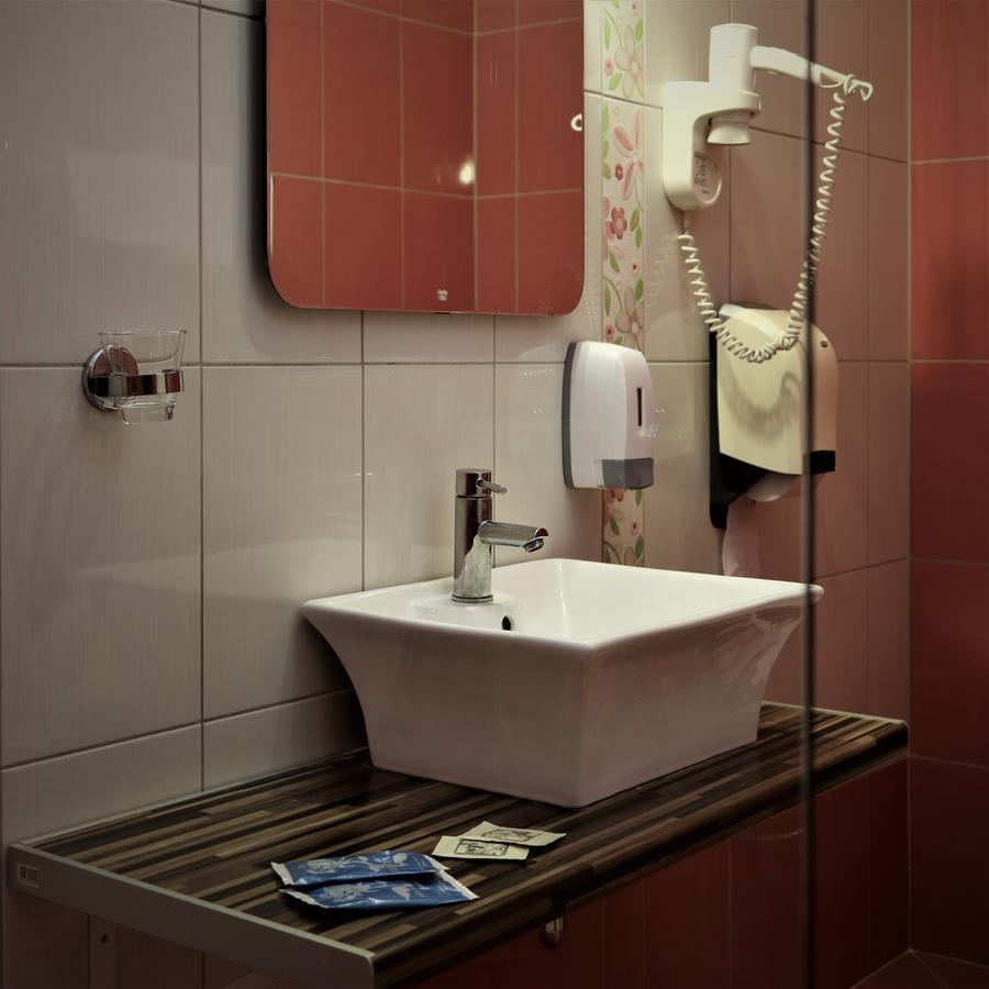 Single Room,962029450:JPEG