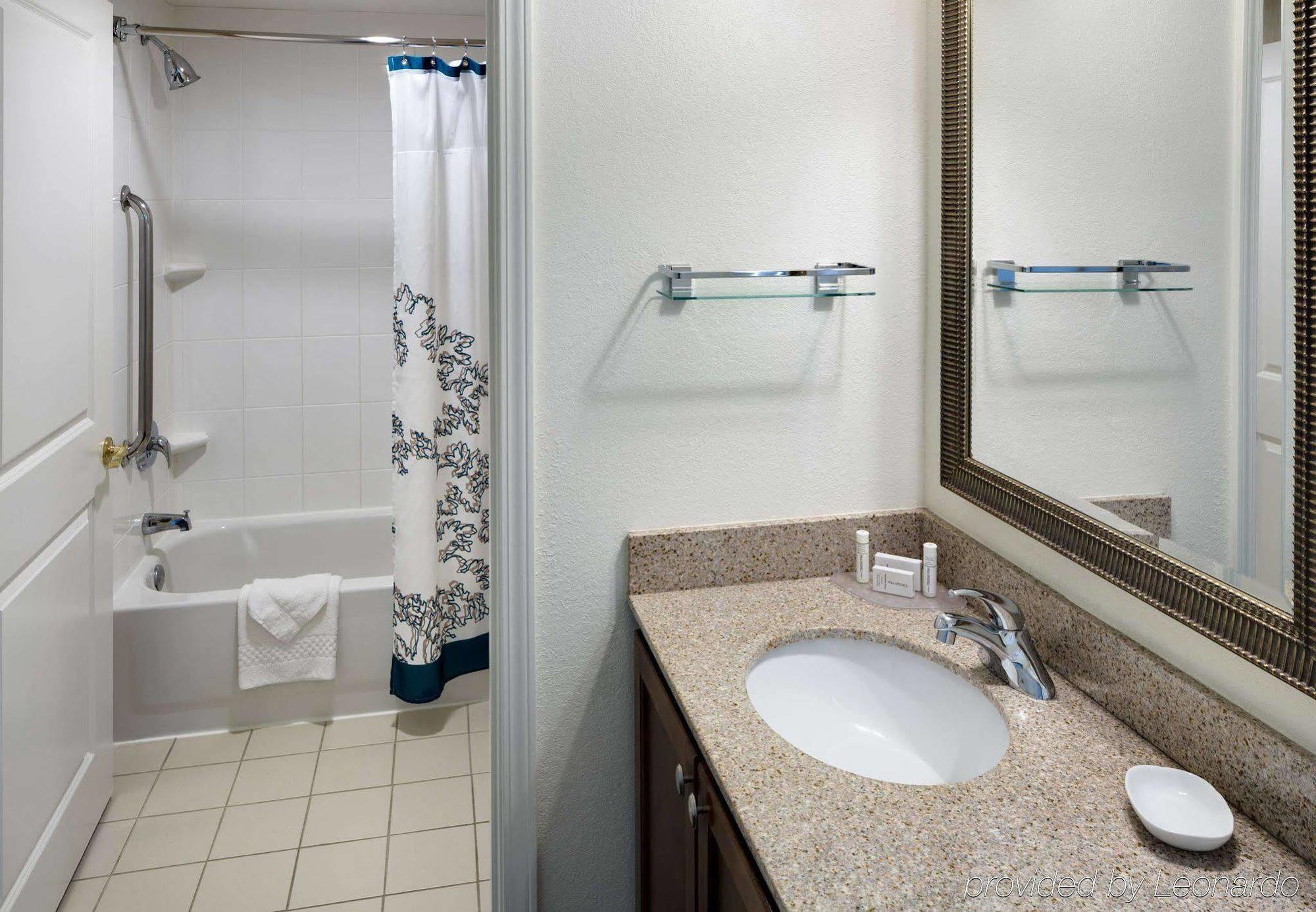 One-Bedroom King Suite,564887097:JPEG