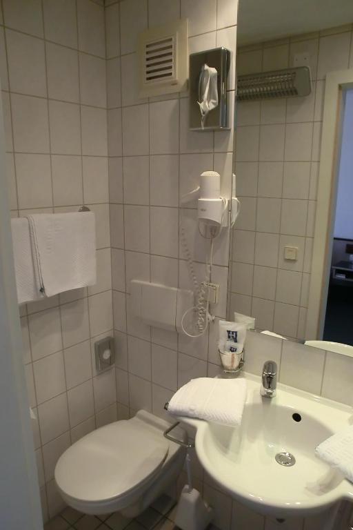 Single Room,56584429:JPEG