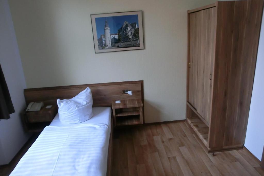 Single Room,56584789:JPEG