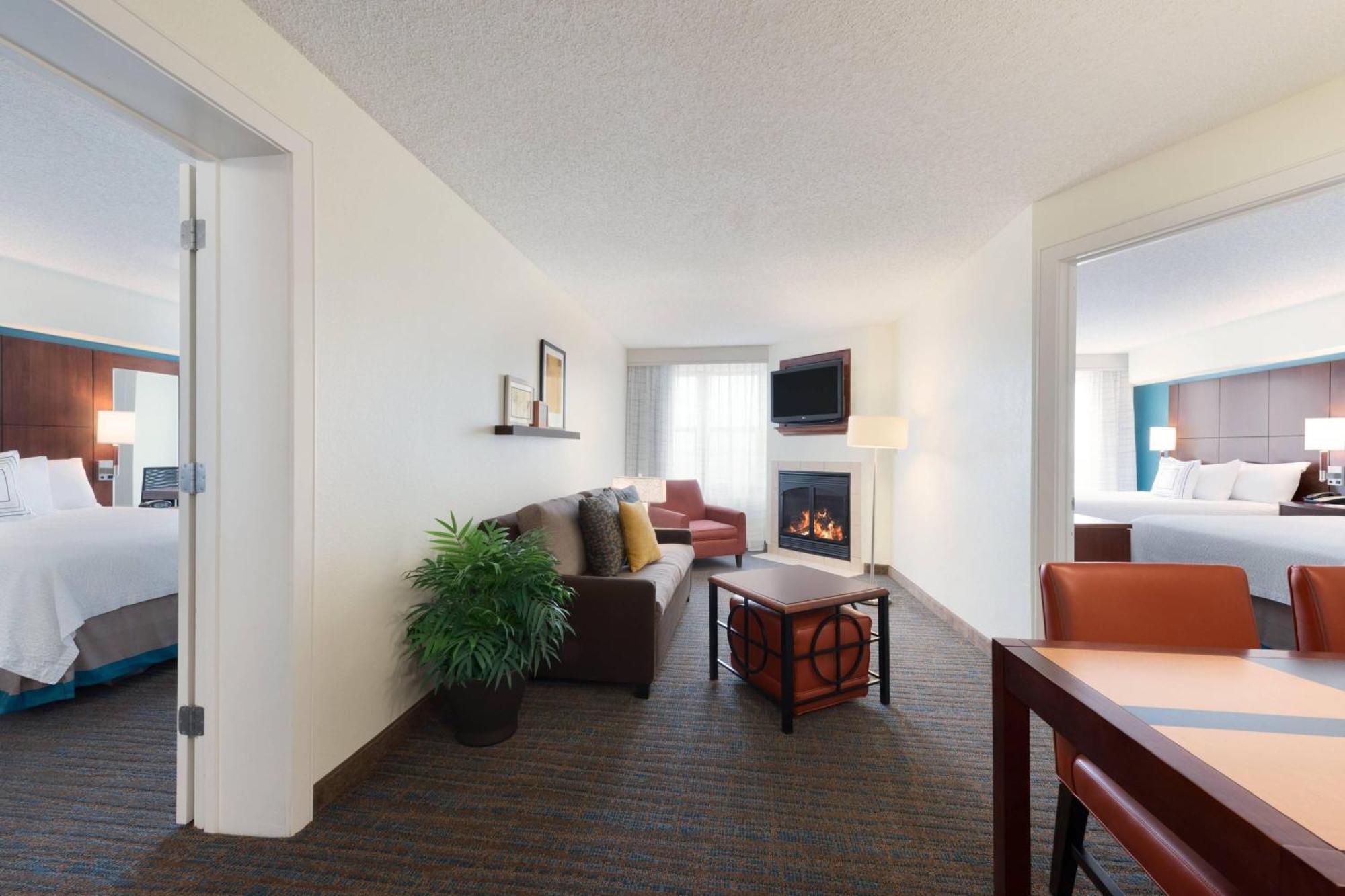 Two-Bedroom Suite,698730804:JPEG