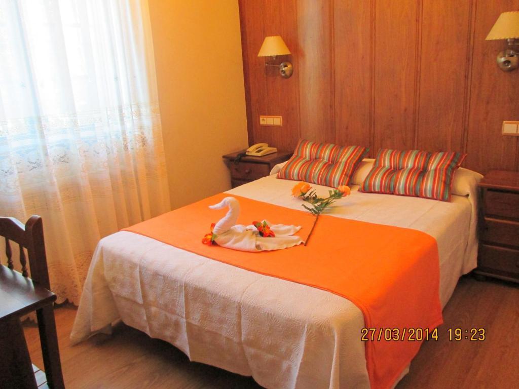 Economy Double Room with Parking Included,112234302:JPEG