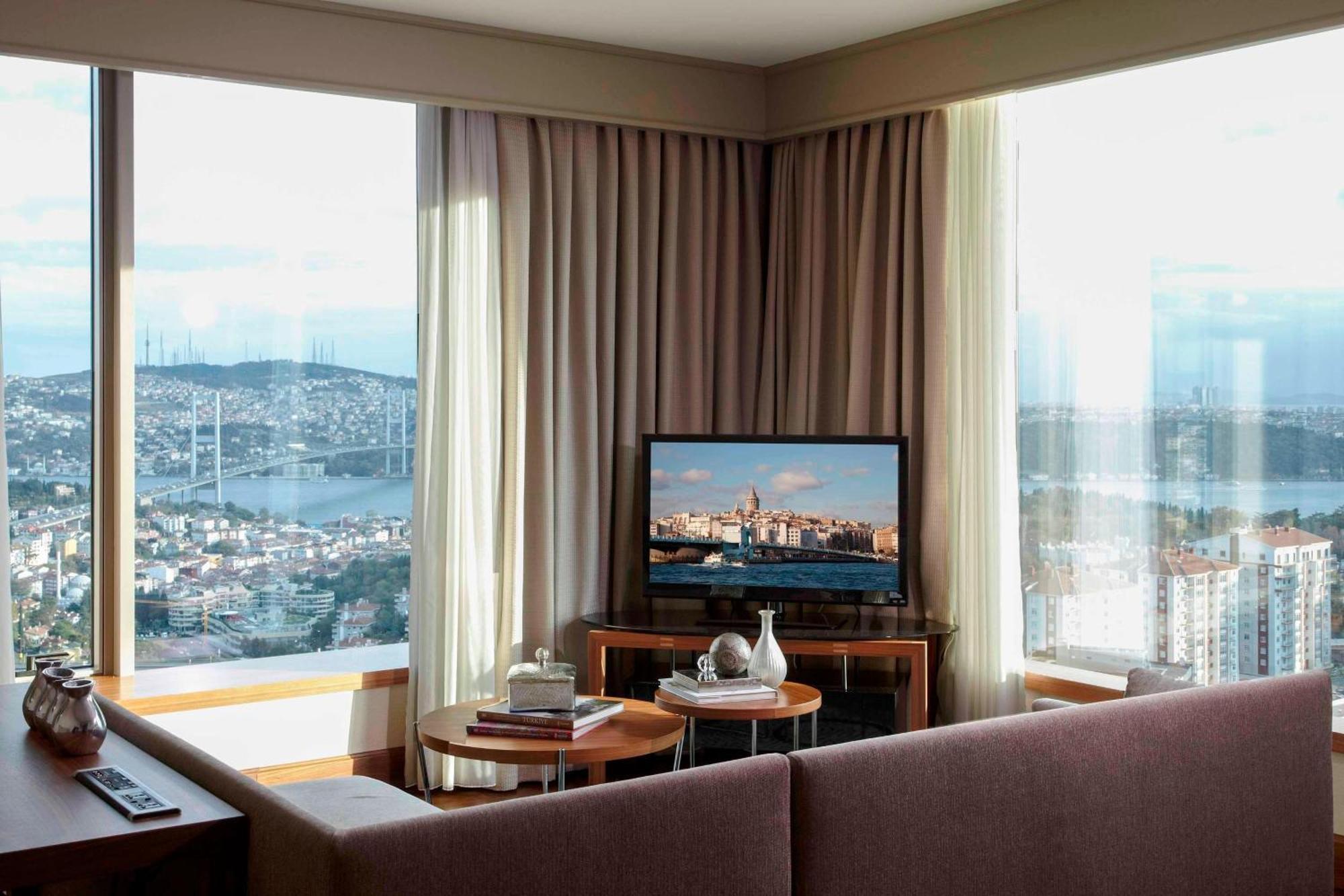 Corner Suite Bosphorus View Lounge Access,1366160129:JPEG