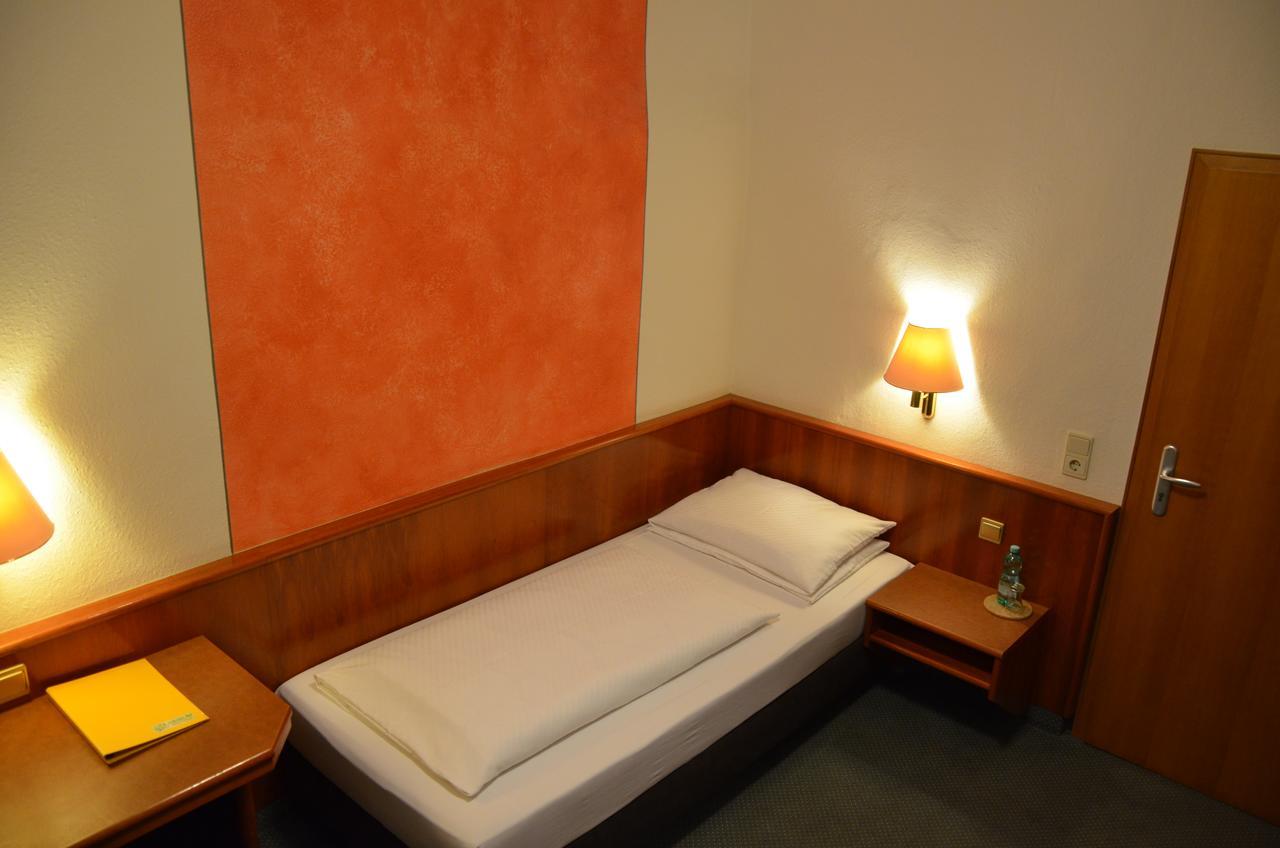 Single Room,566967393:JPEG