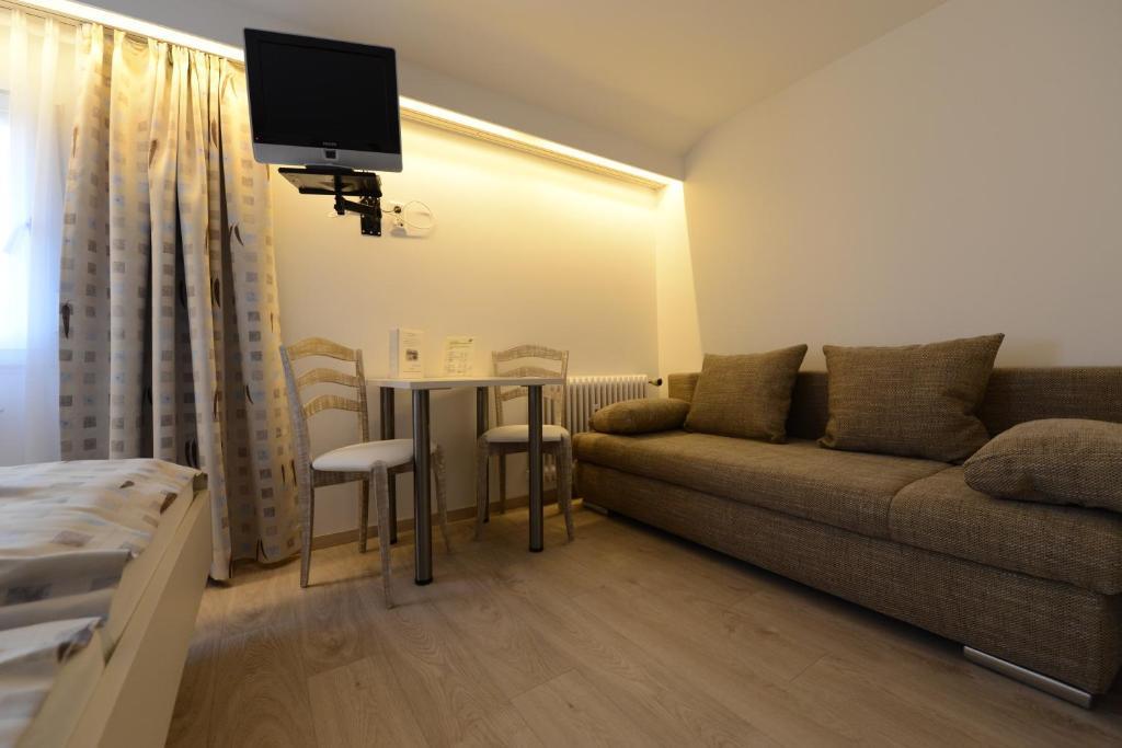 Triple Room,56862013:JPEG