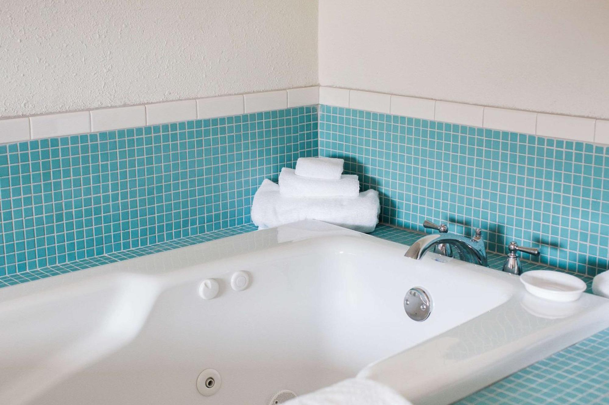 King Room Spa Bath