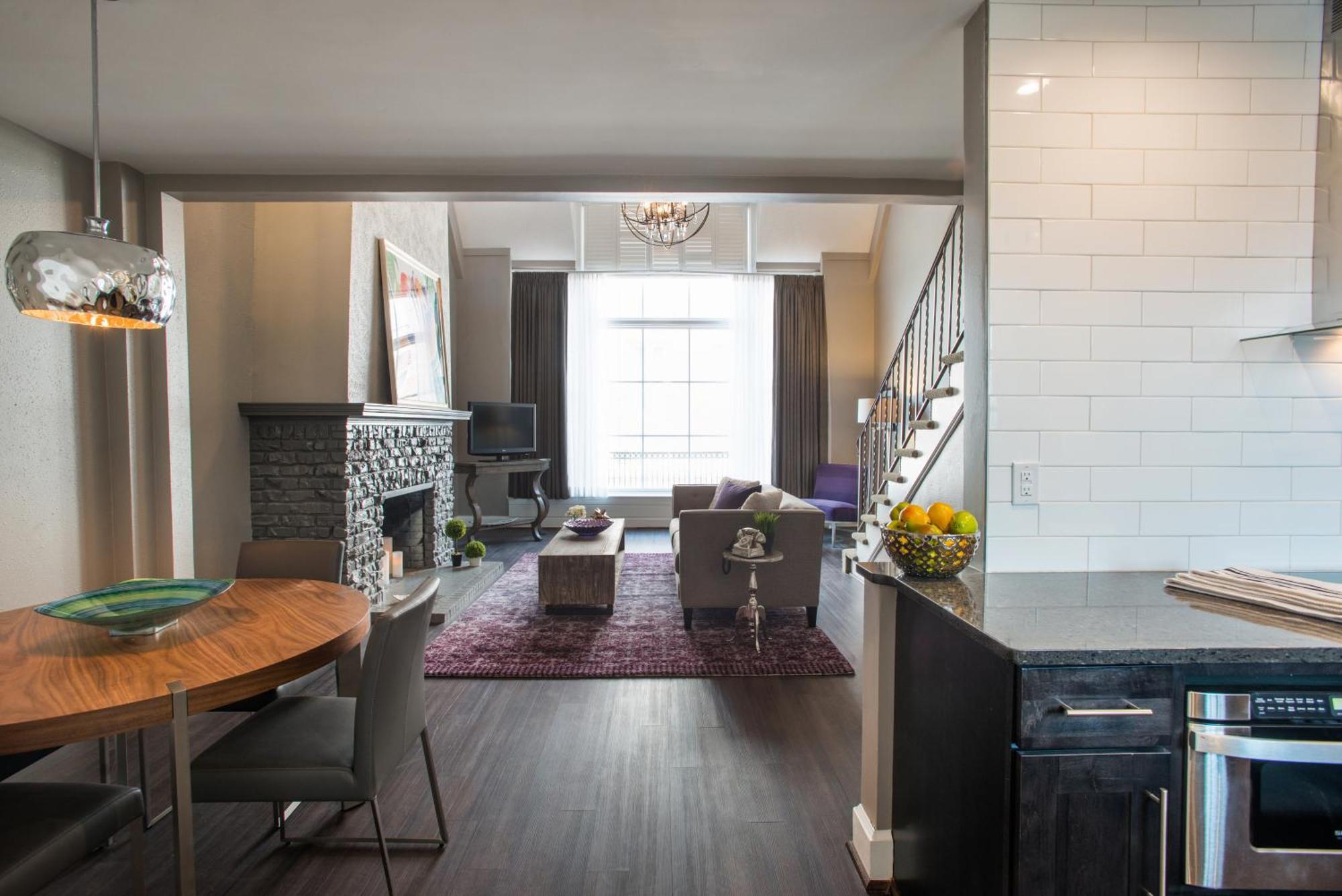 Premier Queen Loft