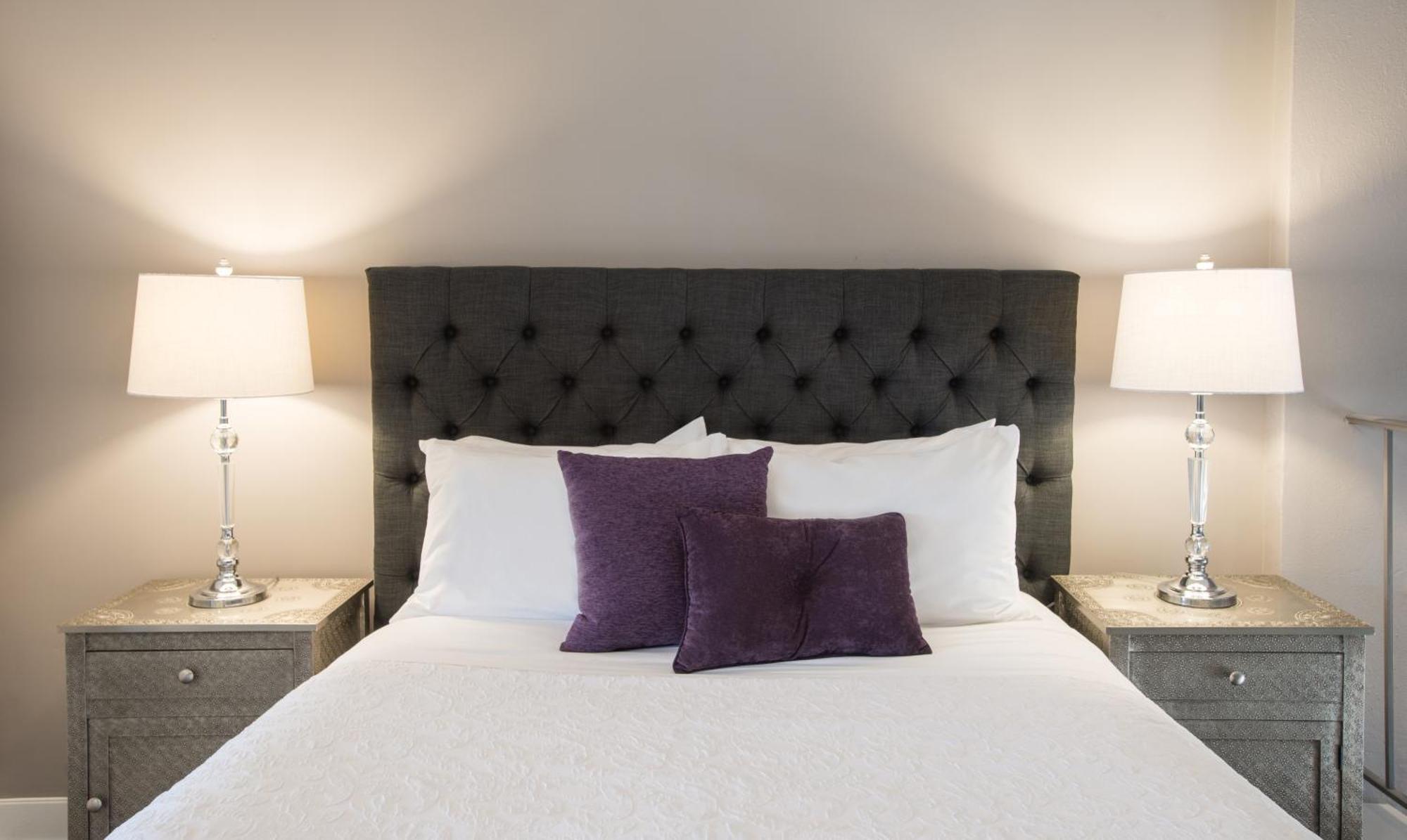 Premier Queen Loft