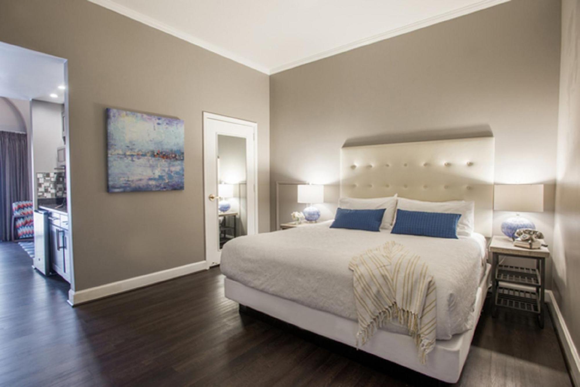 Premier King Flat
