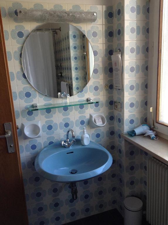 Single Room,57777943:JPEG