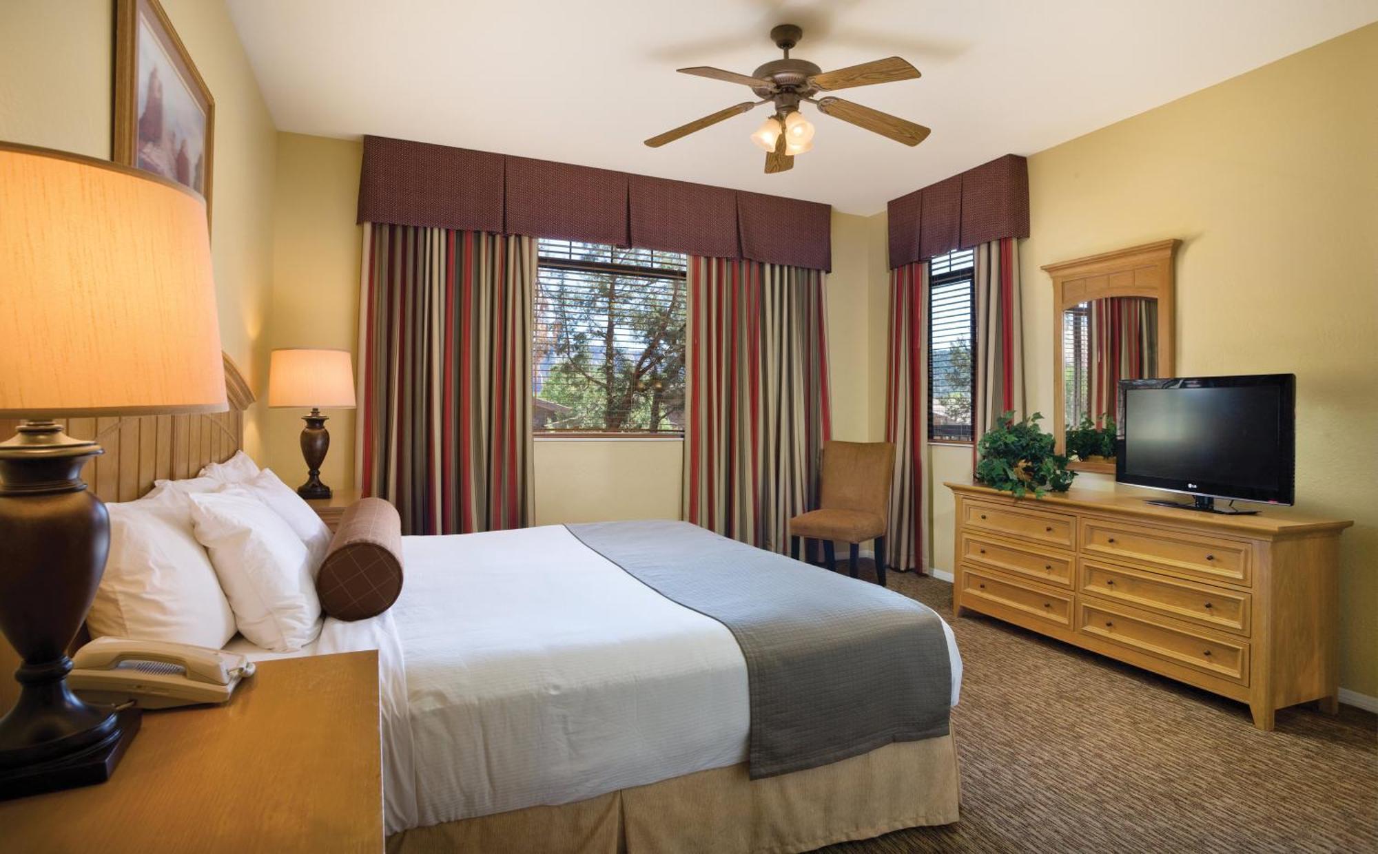 One-Bedroom King Room Sofabed