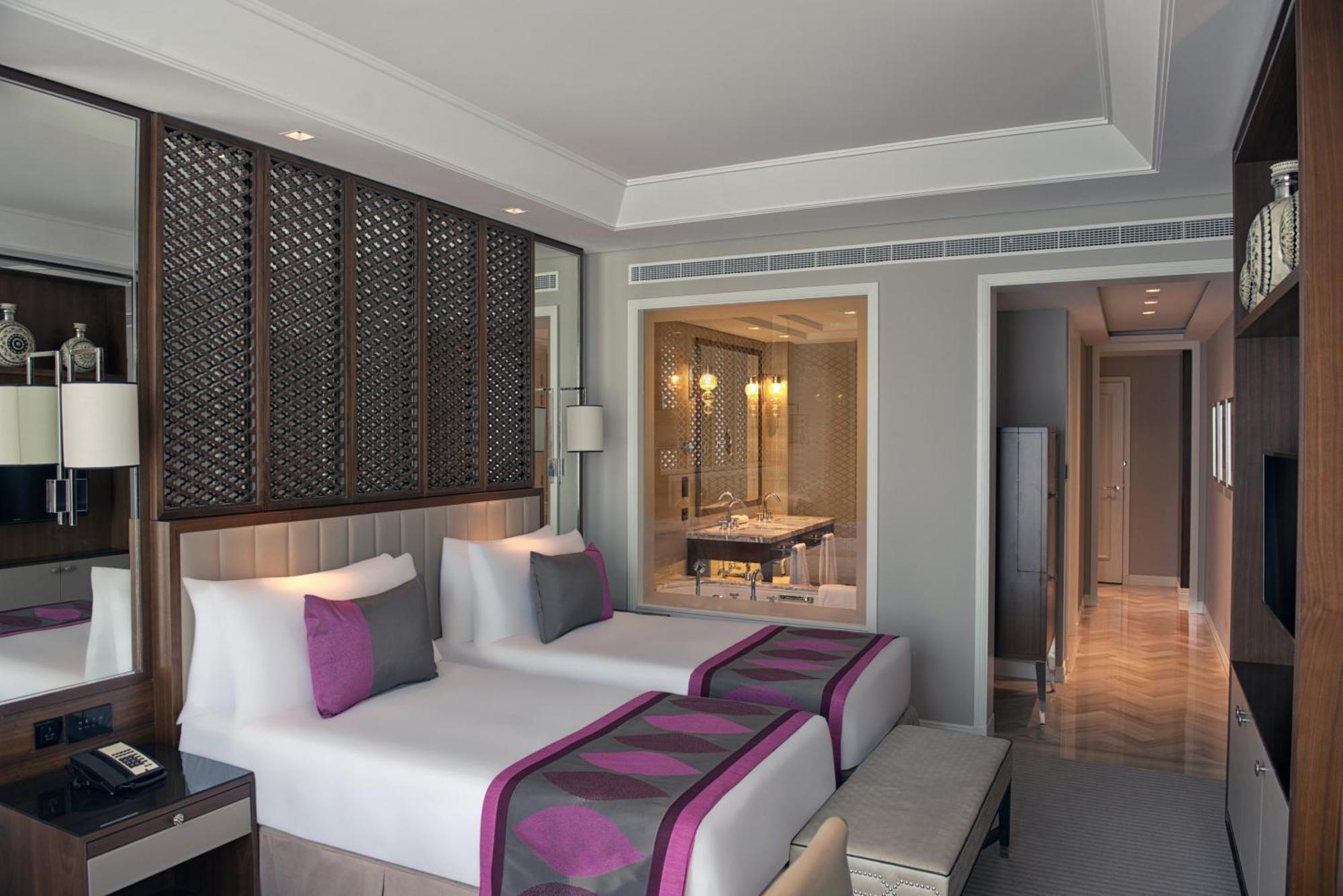 Club King Room Burj View