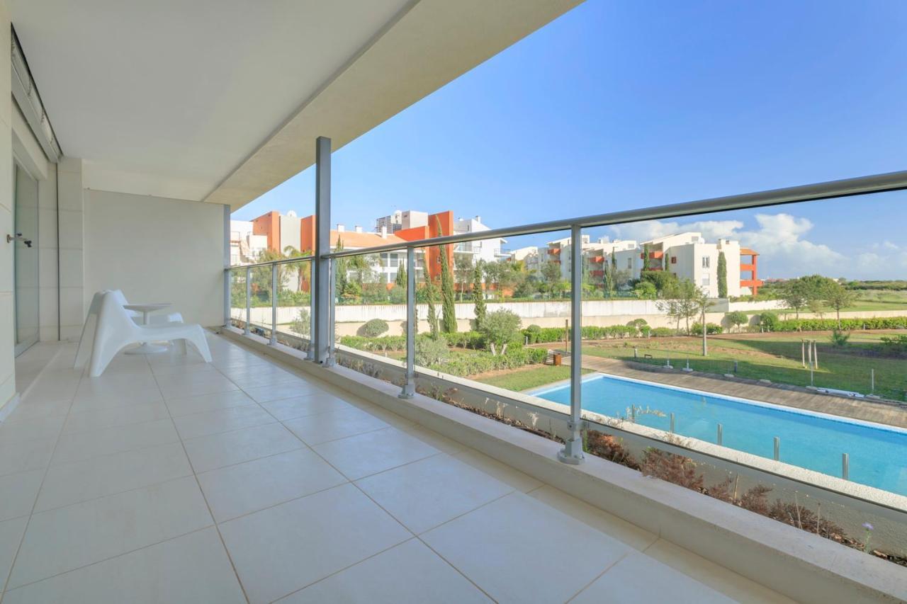 One-Bedroom Apartment Pool View,1270998268:JPEG
