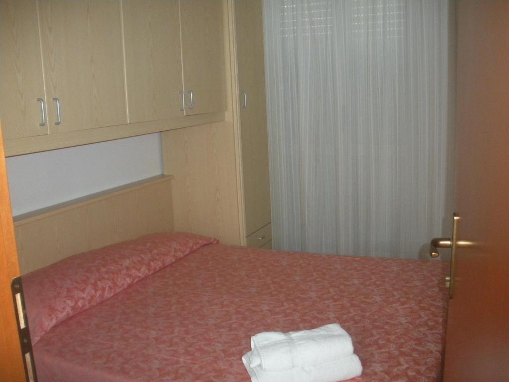 Economy Double or Twin Room,110550099:JPEG