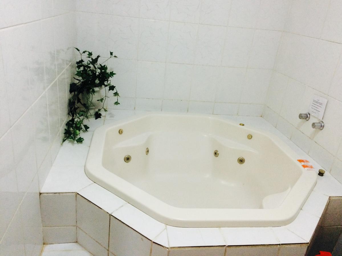 Deluxe Room Spa Bath