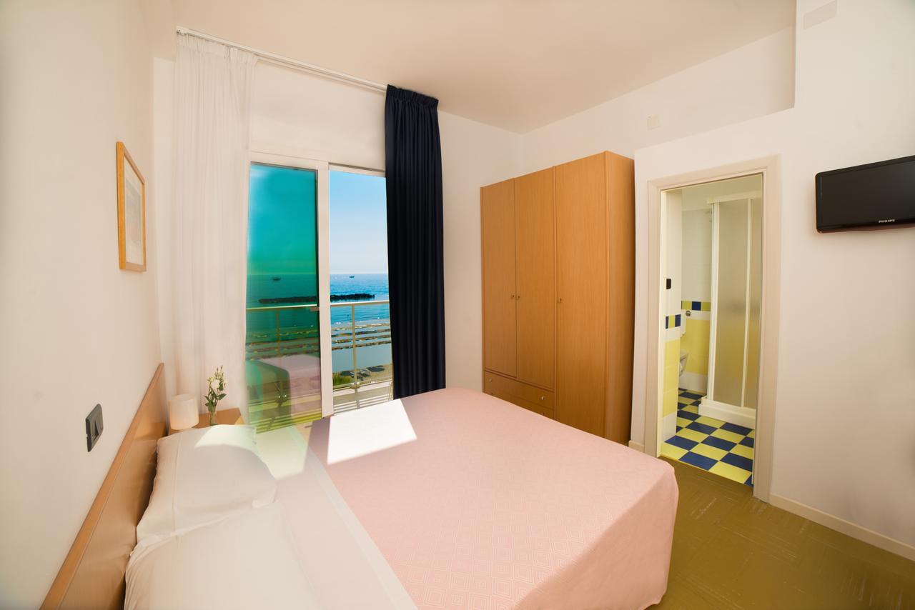 Standard Double or Twin Room,587673660:JPEG