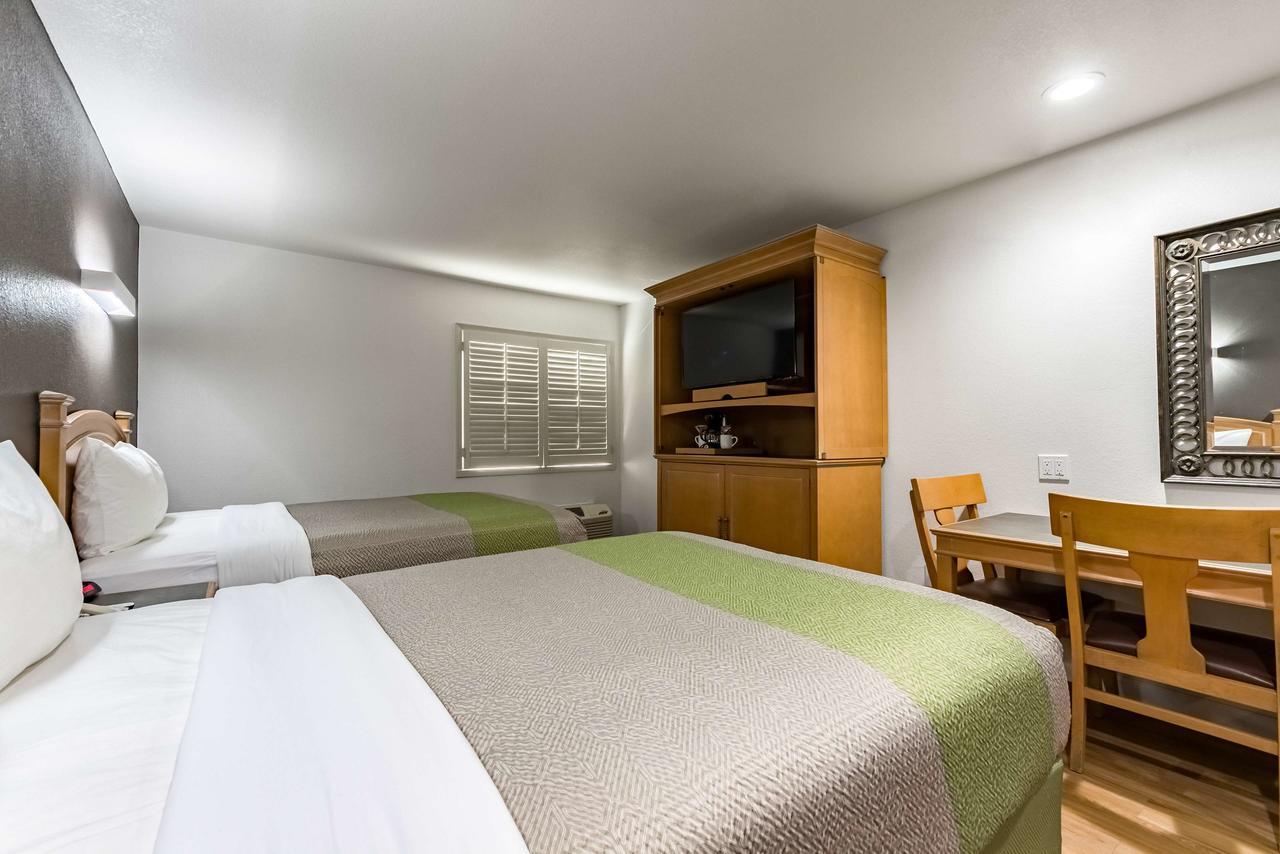 Deluxe Quadruple Room Non-Smoking