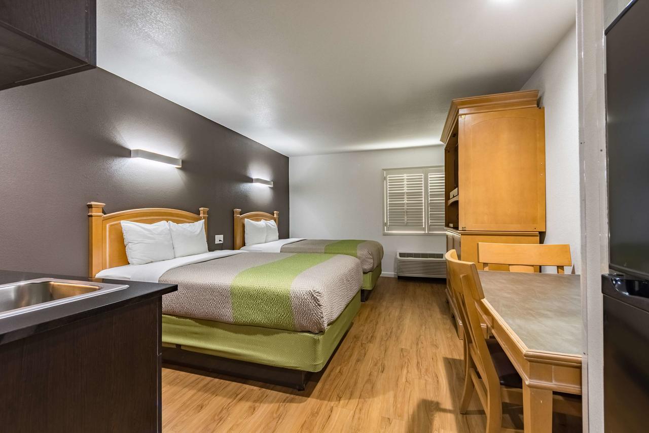 Deluxe Quadruple Room Non-Smoking