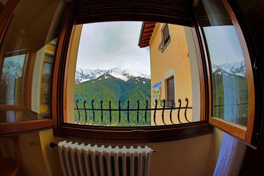 Family Room Balcony,69607223:JPEG
