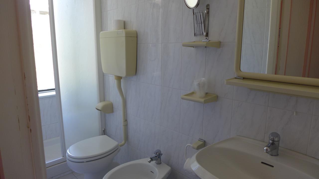 Standard Single Room Shower,591225792:JPEG