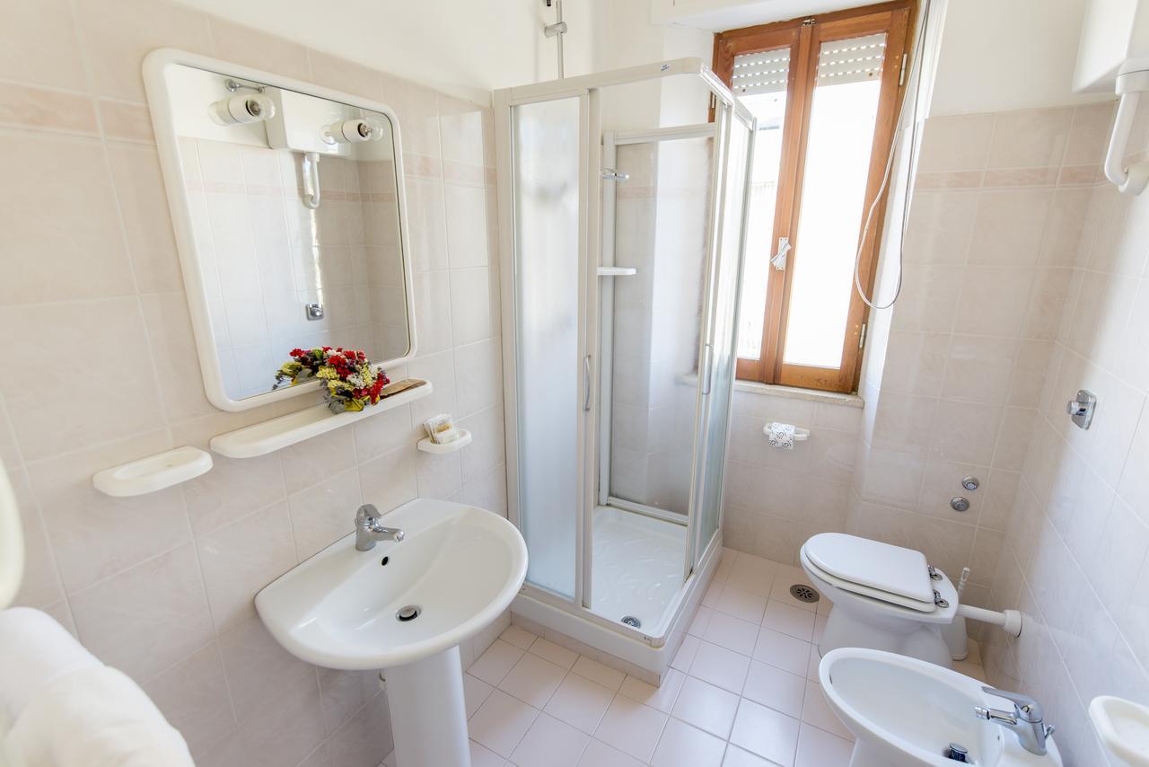 Triple Room,595831644:JPEG