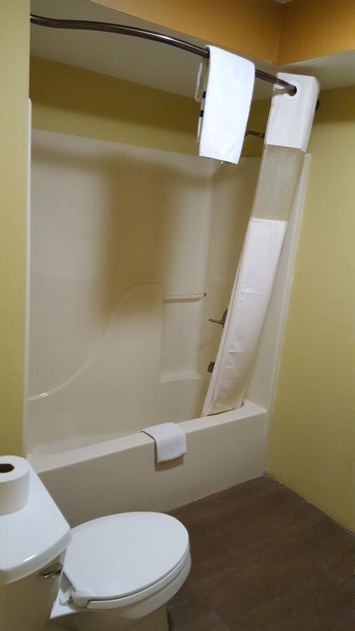 Queen Room,641381514:JPEG