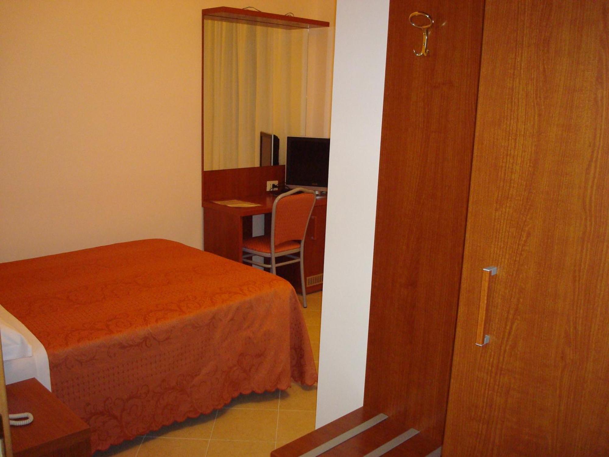 Double Room,958225540:JPEG