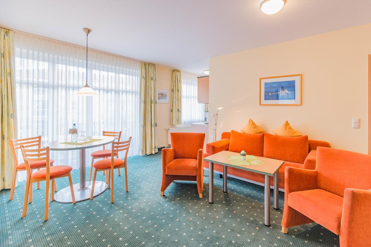 Two-Bedroom Apartment,604864086:JPEG