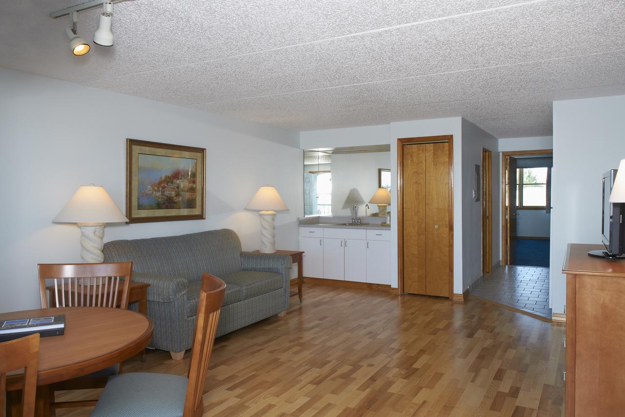Two Room Ultra Suite Balcony No Ocean View