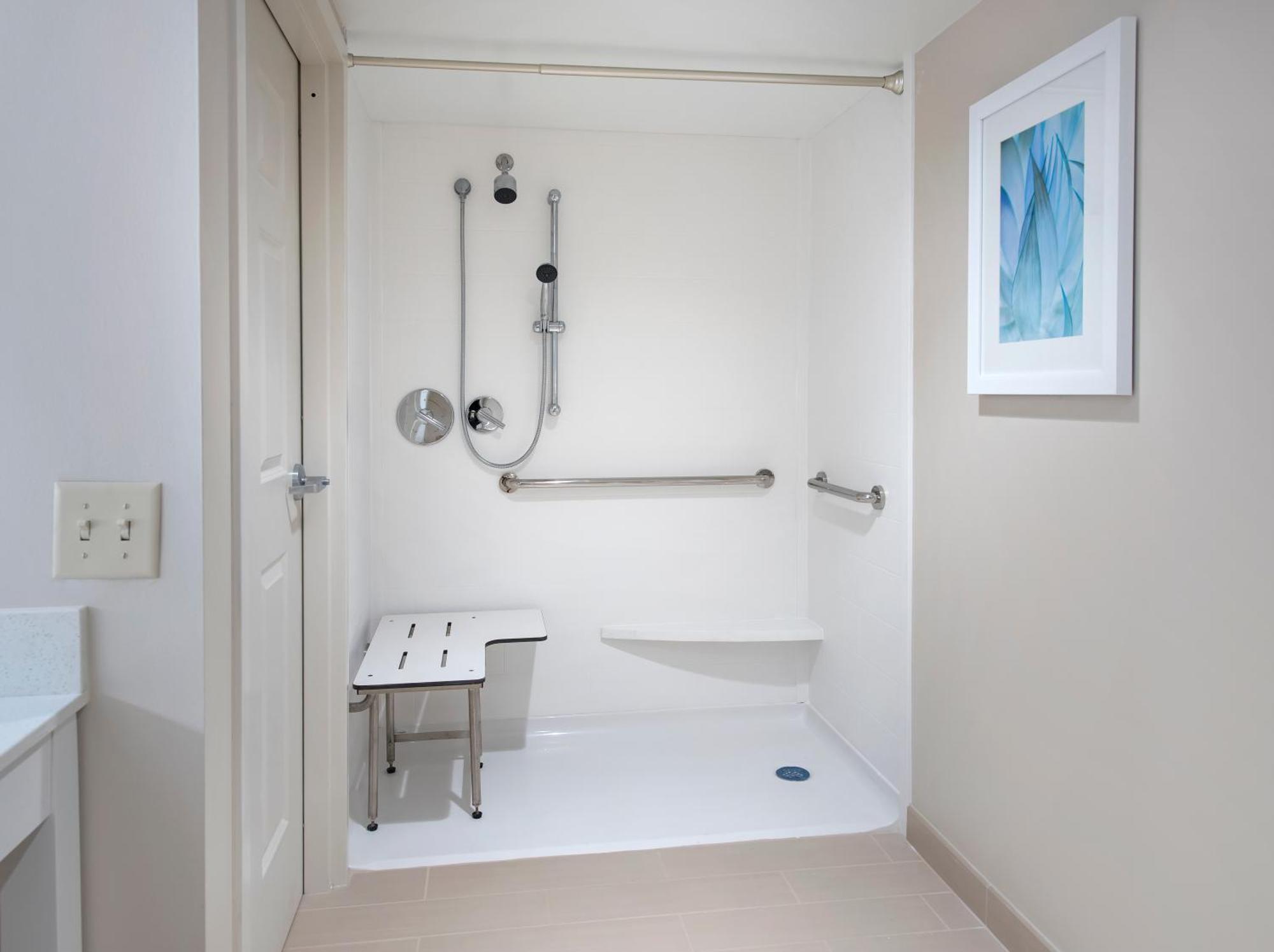 King Room Roll Shower Disability Access,711633112:JPEG