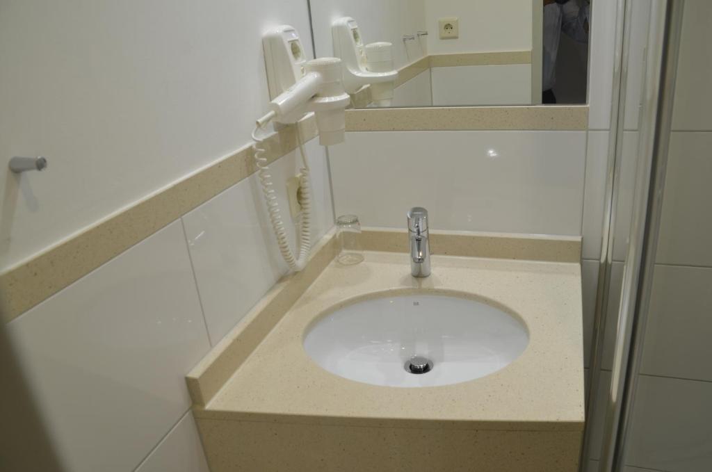 Single Room,60893251:JPEG